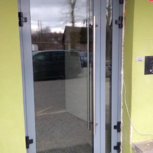 Алюминиевая дверь в подъезд Алюминиевая дверь в подъезд