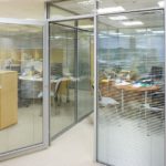 Офисная алюминиевая перегородка с дверью